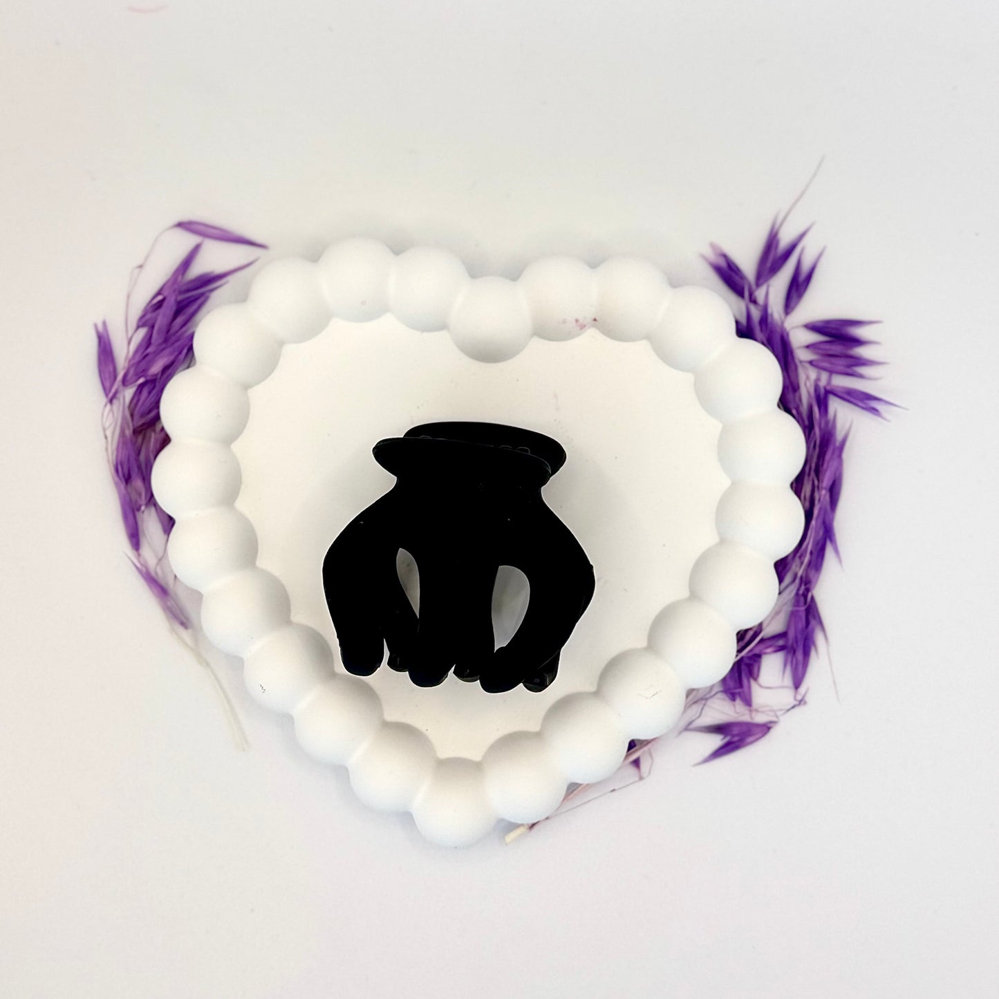 π€ Grip & Hold β Black Sculpted Hair Clip