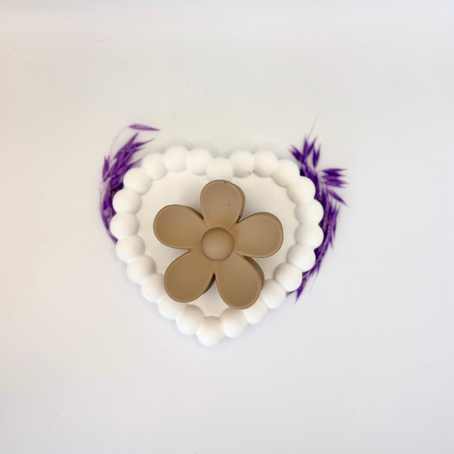 🌼 Vanilla Bloom — Beige Flower Hair Clip