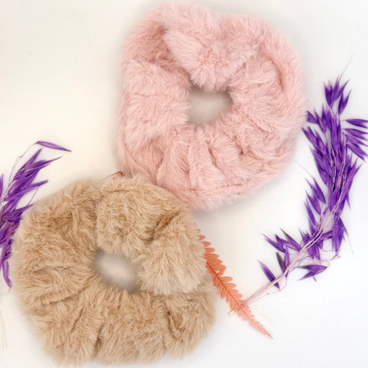 🧸 Blush Grip — Fluffy Scrunchie Set (2-pack)
