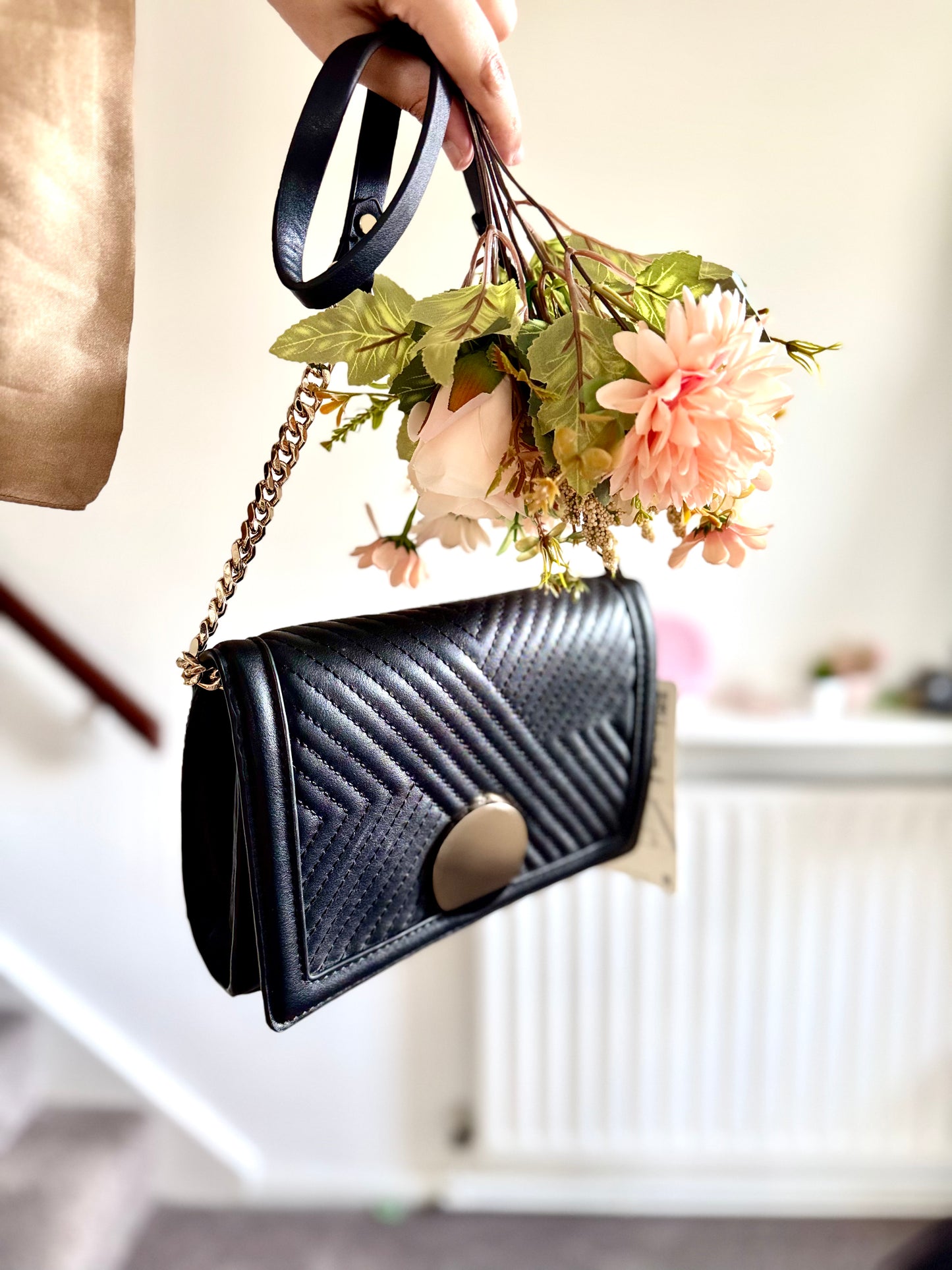 ZARA Quilted Crossbody Bag – Noir Luxe 🖤✨